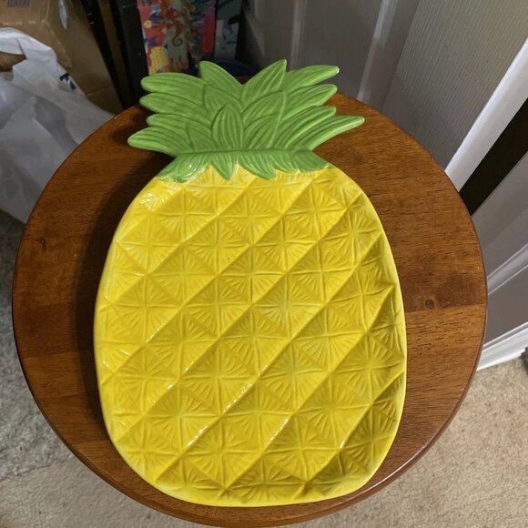 Cracker Barrel Yellow & Green Pineapple-Shaped Ceramic Serving Dish - Picture 5 of 5